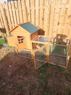 Small chicken coop