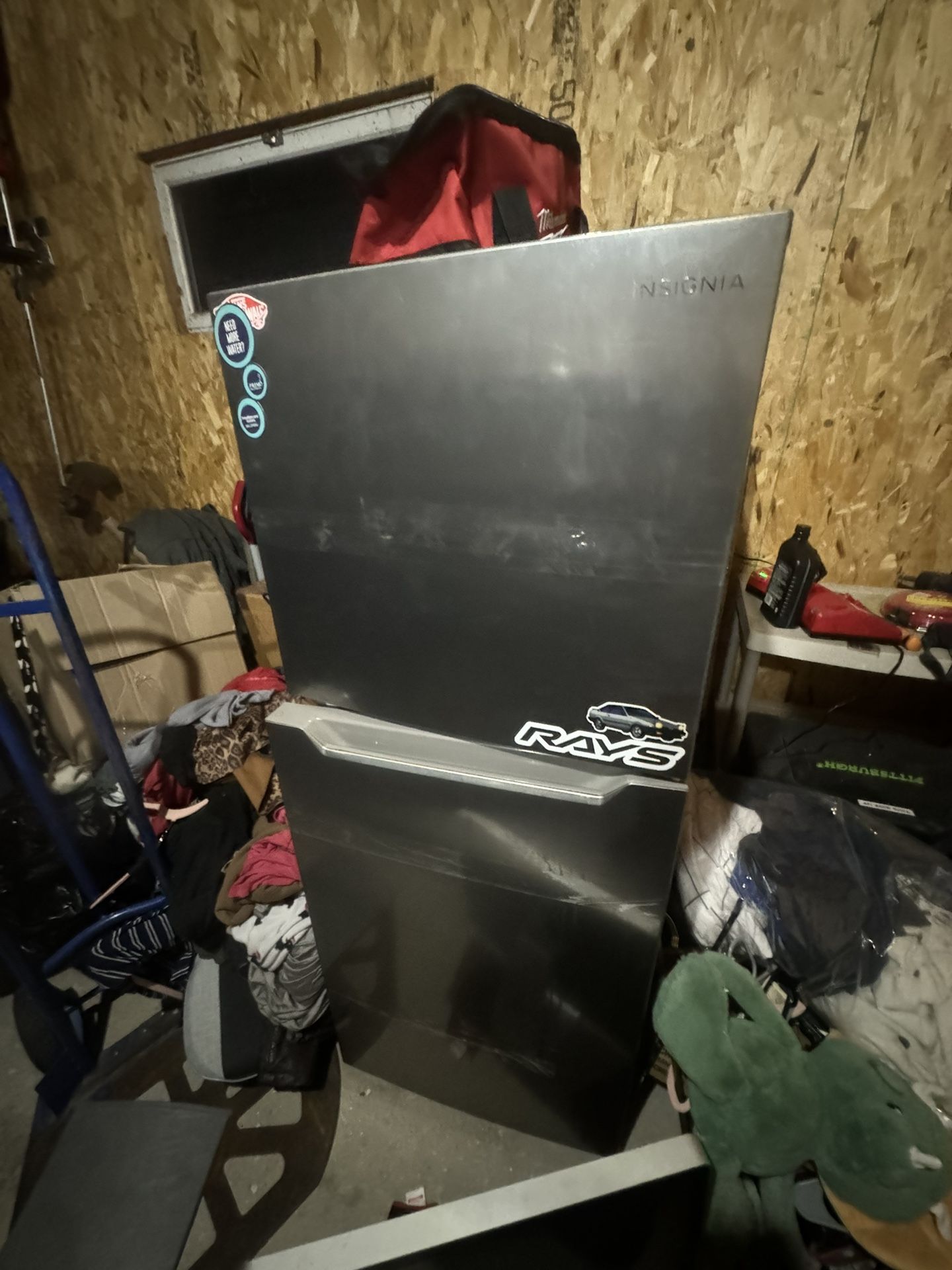 Insignia Fridge/ Freezer