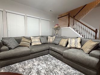 3-Piece Gray Sectional Sofa – Excellent Condition – 9 Pillows Included