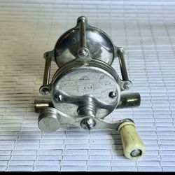 F125- Vintage Thos. E. Wilson & Co. No. 641 Size 60 Fishing Reel Early 1900s