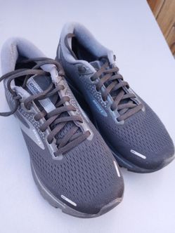 Women's Size 7 - Brooks Ghost 14- All Black Running Shoes.