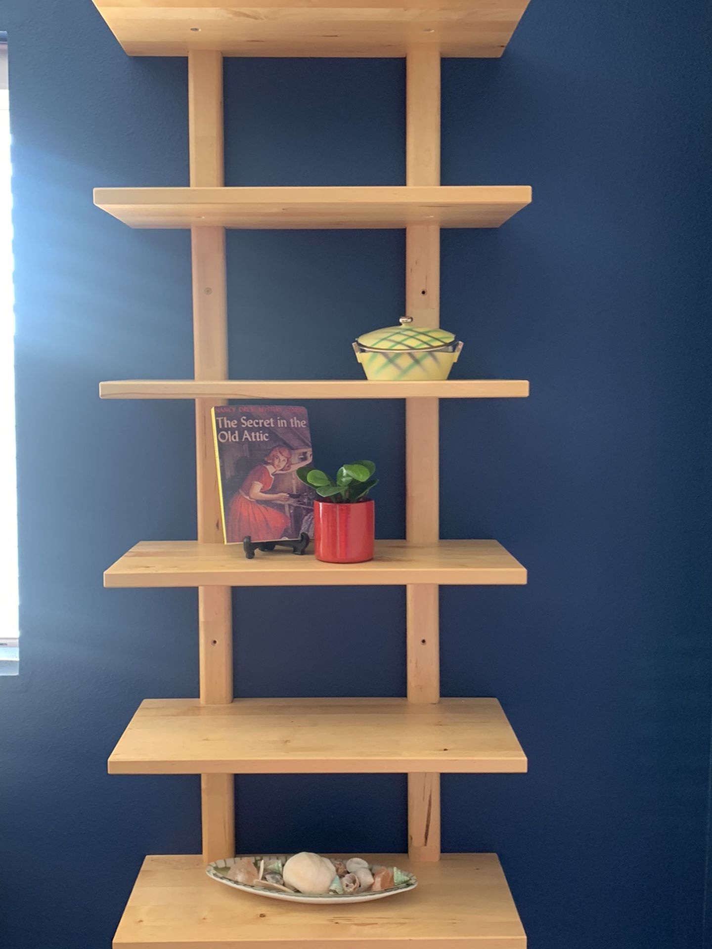 Hanging wood shelf Unit
