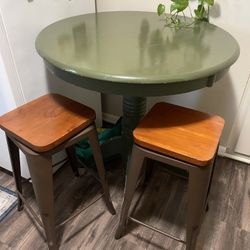 Round Table And stools