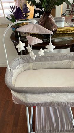 Simmons Kids Shooting Star Rocking Bassinet with Airflow Mesh