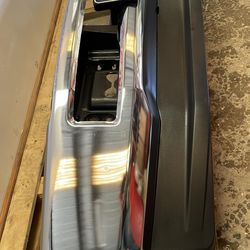 front bumper 2017-2023 ford f250-450 comes with brackets.