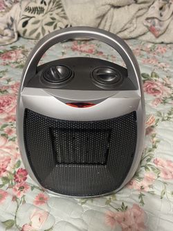 Selling a second-hand heater, measures 10” in length, works perfectly, electric. I have four more, which is why I’m selling it. Asking for $25, firm 