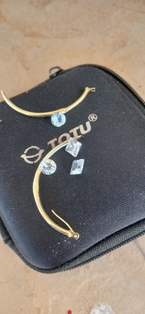 Gold Earing And Diamonds For Sale.