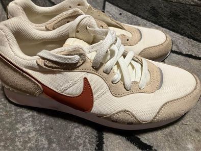 Nike Venture Running Shoes