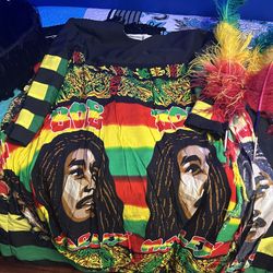 traje de chinelos con sombrero y 3 plumas