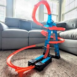 The Hot Wheels Sky Crash Tower is designed for ultimate motorized crashing and racing action with a massive super-cool footprint more than 2.5 feet 