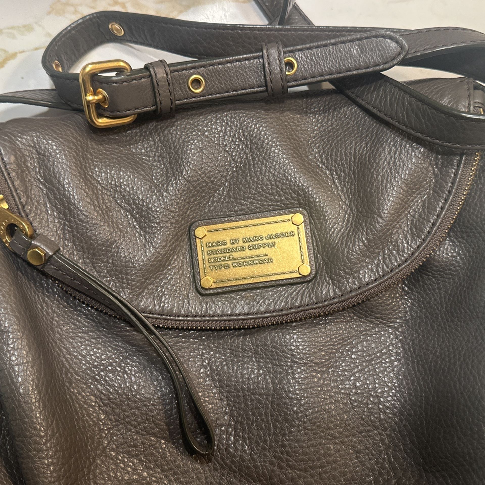  Marc Jacob’s Grey Leather Crossbody Bag
