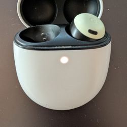 Pixel Buds Pro Charging Case, Right Ear Bud