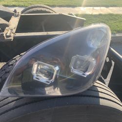 Freight liner Headlights For Sale 
