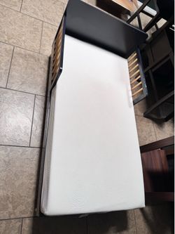 Toddler bed