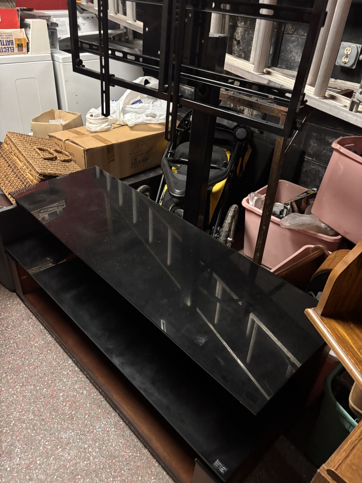 Very nice TV stand solid pick up Milwaukee Mequon area or $25 delivery fee