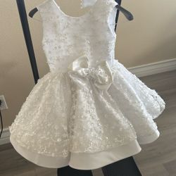 Beautiful White Dress Beat It Designer In You It Can Fit Size 5 And Six