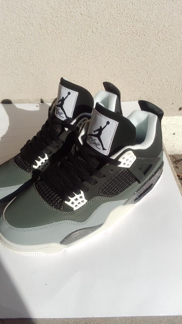 Air Jordan 4’s Retro Fear 