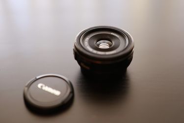 Canon EF 40mm f/2.8 STM pancake lens