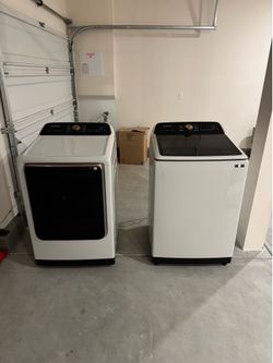 Samsung Steam Sanitize/ Washer and Gas Dryer. Like New!