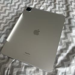 Apple iPad Pro 12.9 inch (2022 newest version)