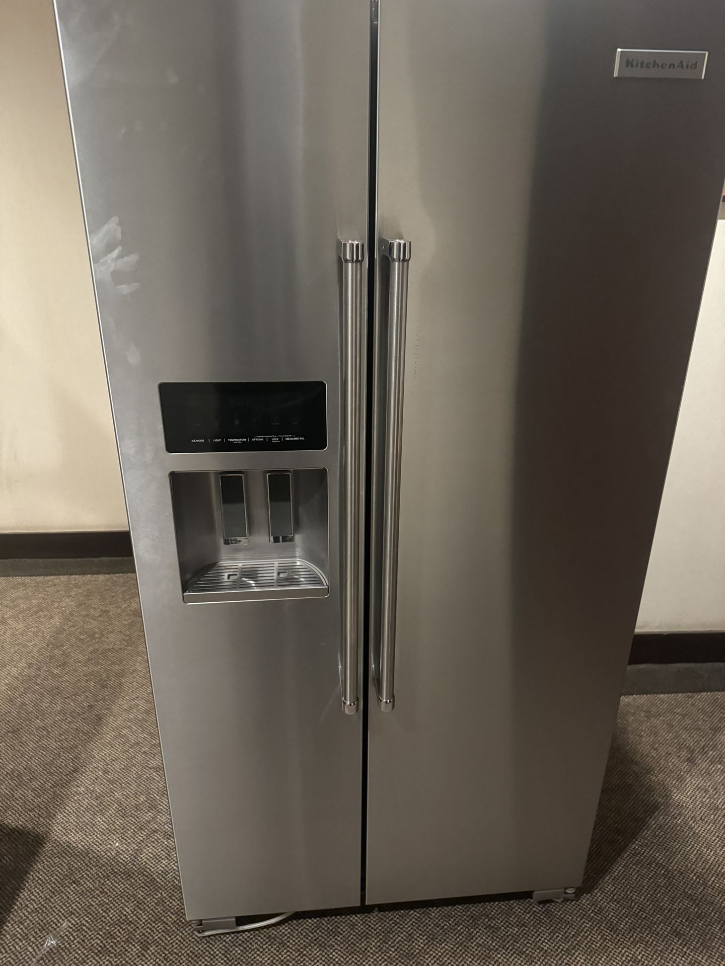   Refrigerator 