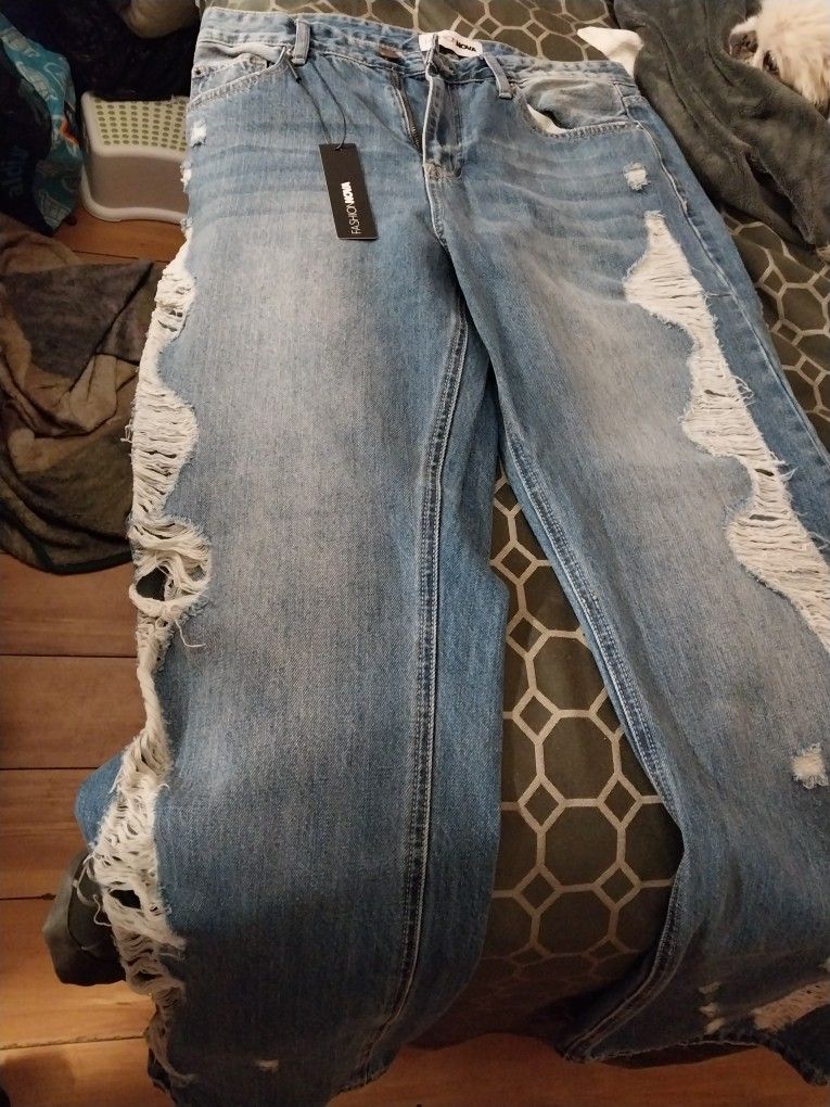 Lady's Blue Jean Fashion Nova New Never Worn Tag Still On Them Pictures Of Front And Back Size 11 15 Dollars 