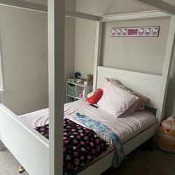 Bedframe/Chest of Drawers