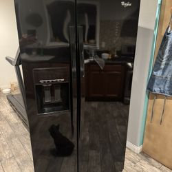 Whirlpool Full-size Refrigerator 
