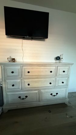 White Wood Dresser with 8 Drawers
