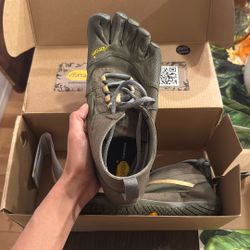 Vibram Fivefinger Mega Grip 9.5