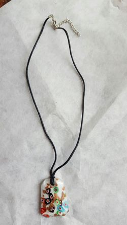 GLASS PENDANT NECKLACE