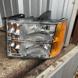 LEFT SIDE HEADLIGHT 2007-2013 GMC SIERRA 