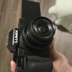 Panasonic Lumix G100 