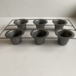 The Chicago aluminum Professional 6 Cup Pan