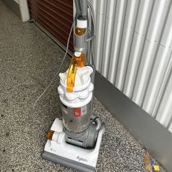 Dyson Vacuum 