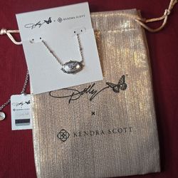 Short necklace with butterfly pendant Elisa de Dolly