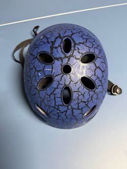 The Blue Crackle Finish Vented Skate Helmet is a stylish and functional protective gear designed for skateboarding and other outdoor sports. Featuring