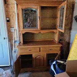 Beautiful Chin Cabinet/ China Hutch