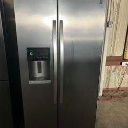 REFRIGERATOR— Free Delivery 🚚 