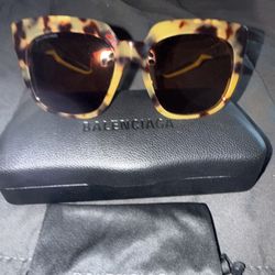 Authentic Balenciaga Gradient Sunglasses 🕶️ Comes With Authenticity Card