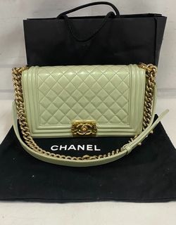 CHANEL MEDIUM CHEVRON BOY BAG SHOULDER FLAP (CMP127980)