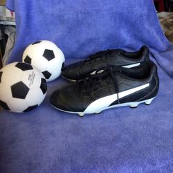 Pumas Soccer Cleats Size 2.5C