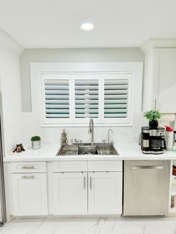 Window Shutters (FREE ESTIMATES & SAME DAY PRICING)- Wood, Plantation, Custom, Interior, Treatments, Coverings. Persianas de Madera. Se Habla Espanol.