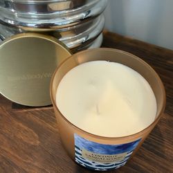 New Bath & Body Works Coconut Sandalwood 3 Wick Candle 