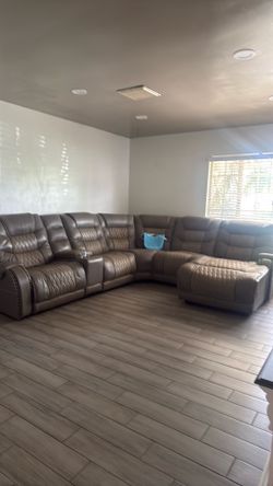 Sectional with recliners