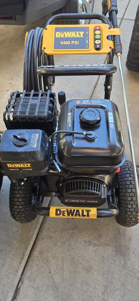 4400 PSI 4.0 GPM Gas Power Washer
by
DEWALT
