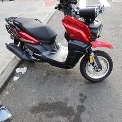 2023 Gas 150cc Scooter like new