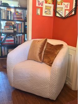 The perfect golden white chair from movie set