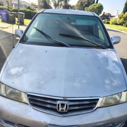 2004 Honda Odyssey good for parts good transmission lots of parts can drive 1000or best offer