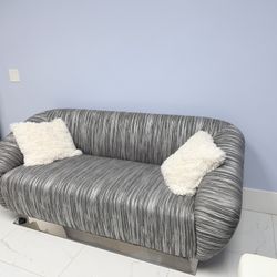 🔥 Modern Designer Couch – Stylish & Comfortable – Great Condition!